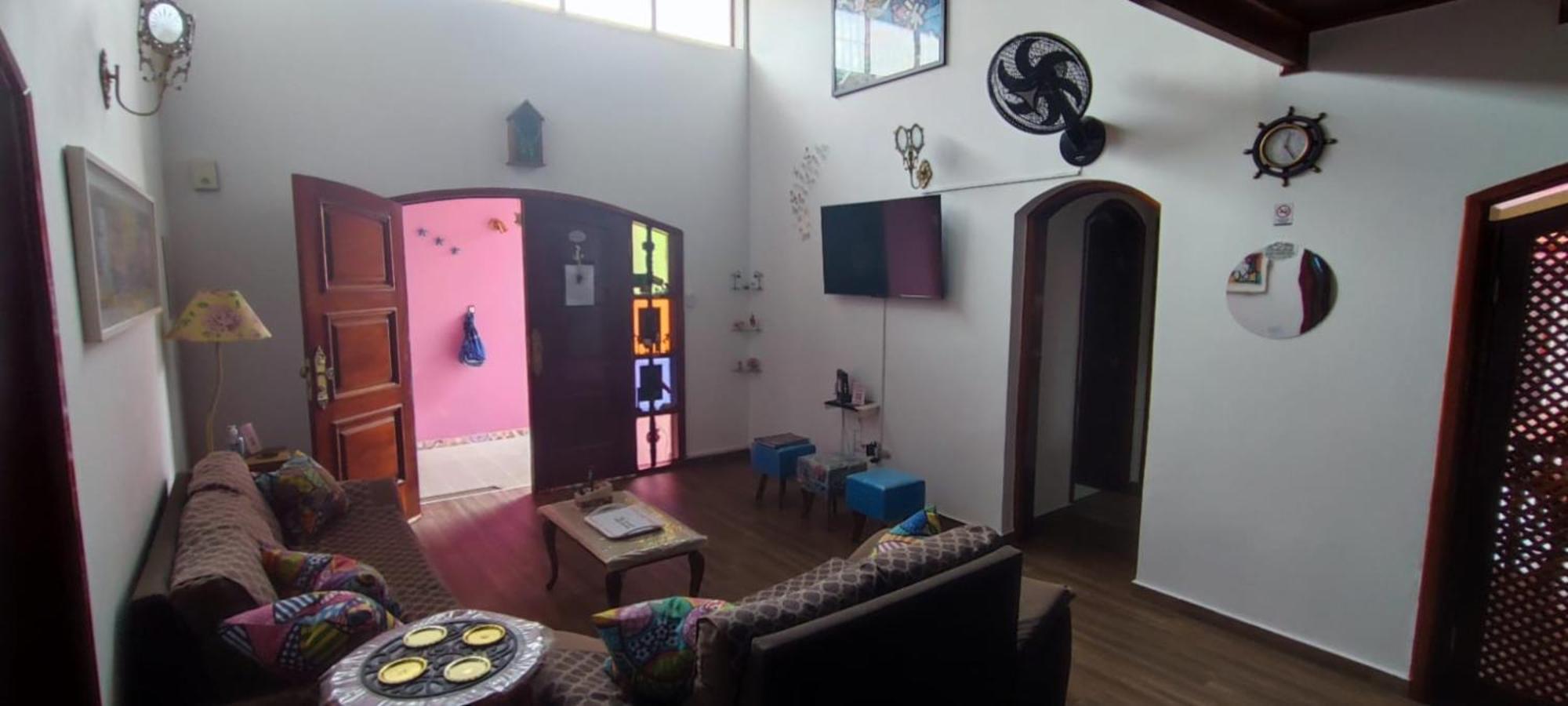 Casa Rosa de Peruíbe - Casa de Temporada 3 dormitórios, 10 hóspedes, piscina, wi-fi, netflix, 800 metros da praia Exterior foto