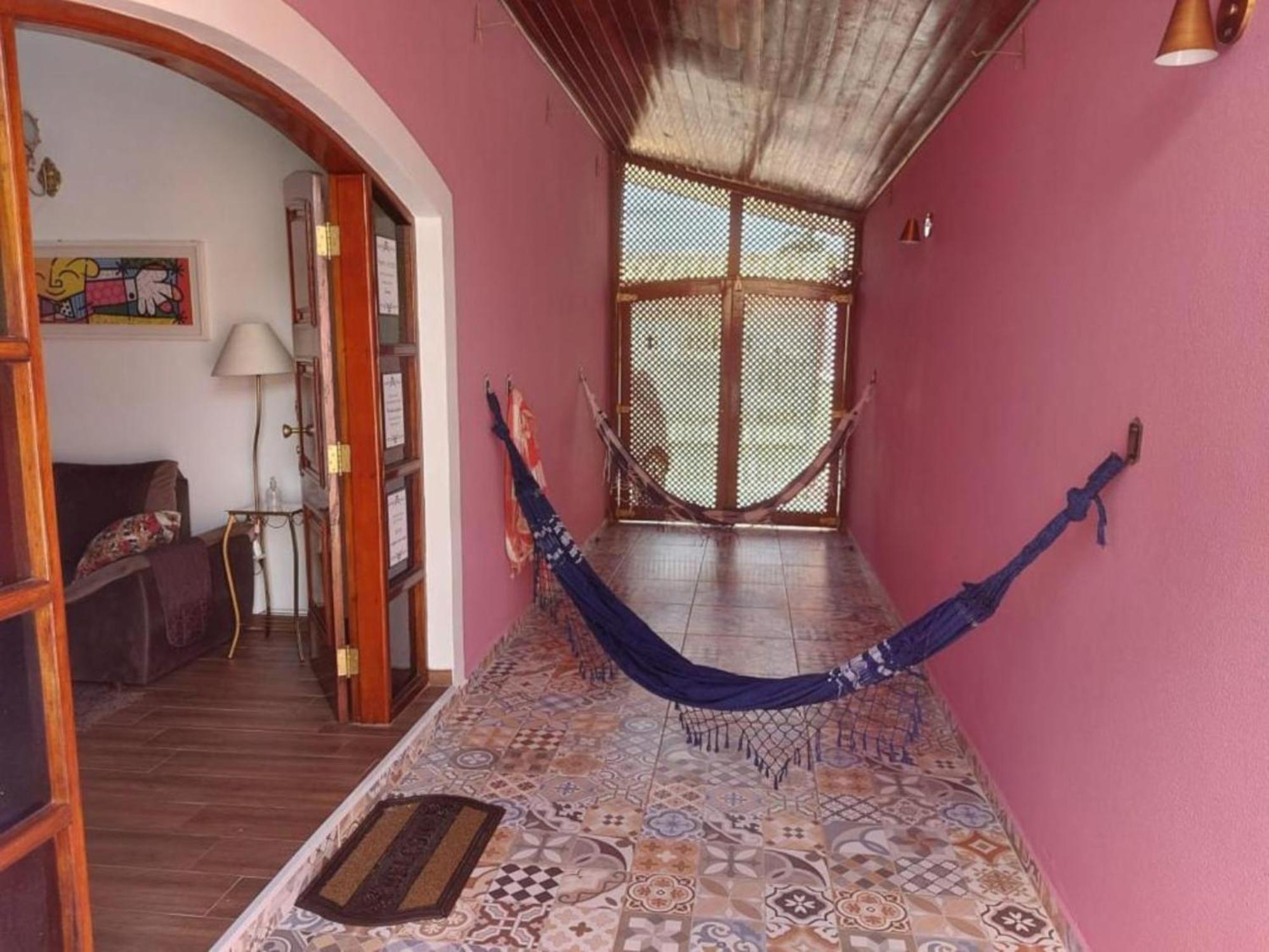 Casa Rosa de Peruíbe - Casa de Temporada 3 dormitórios, 10 hóspedes, piscina, wi-fi, netflix, 800 metros da praia Exterior foto
