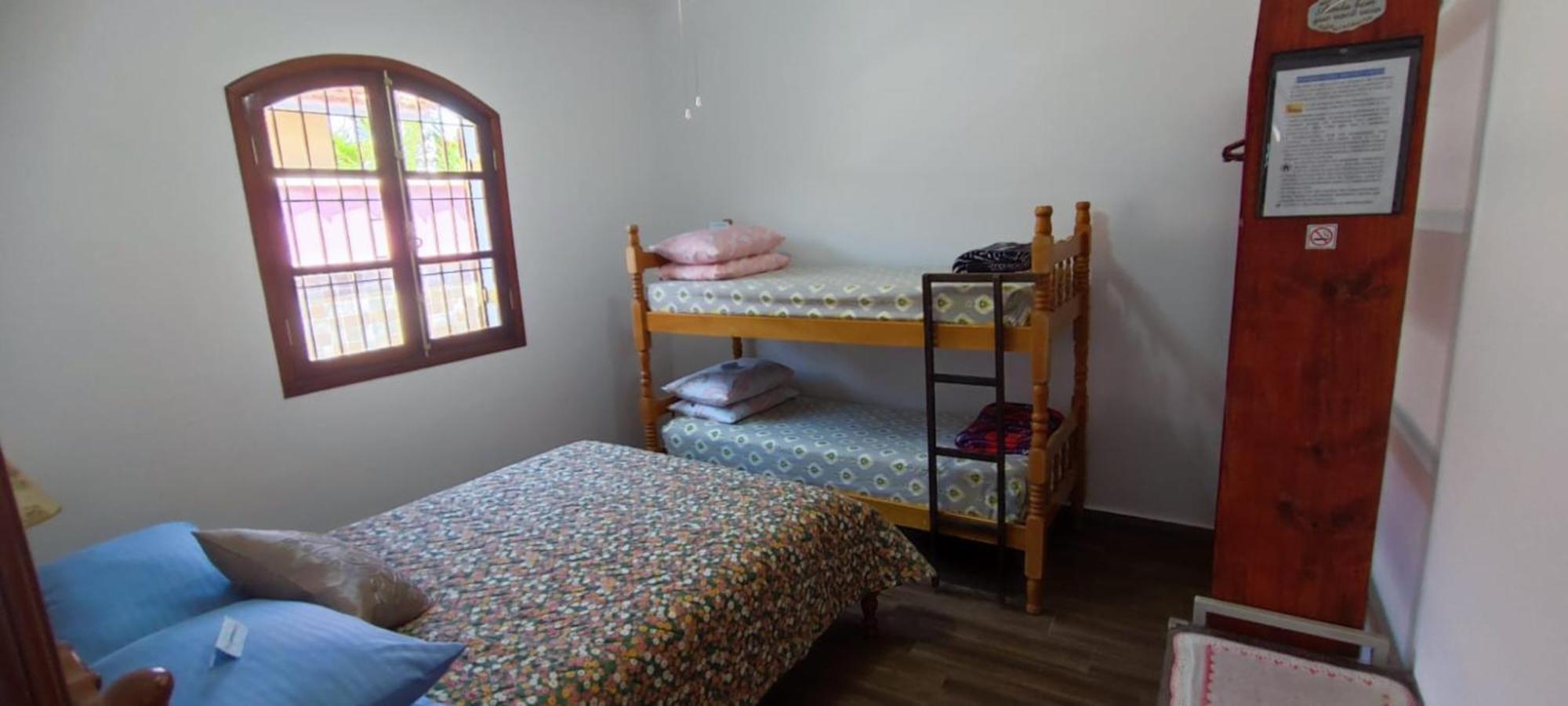 Casa Rosa de Peruíbe - Casa de Temporada 3 dormitórios, 10 hóspedes, piscina, wi-fi, netflix, 800 metros da praia Exterior foto