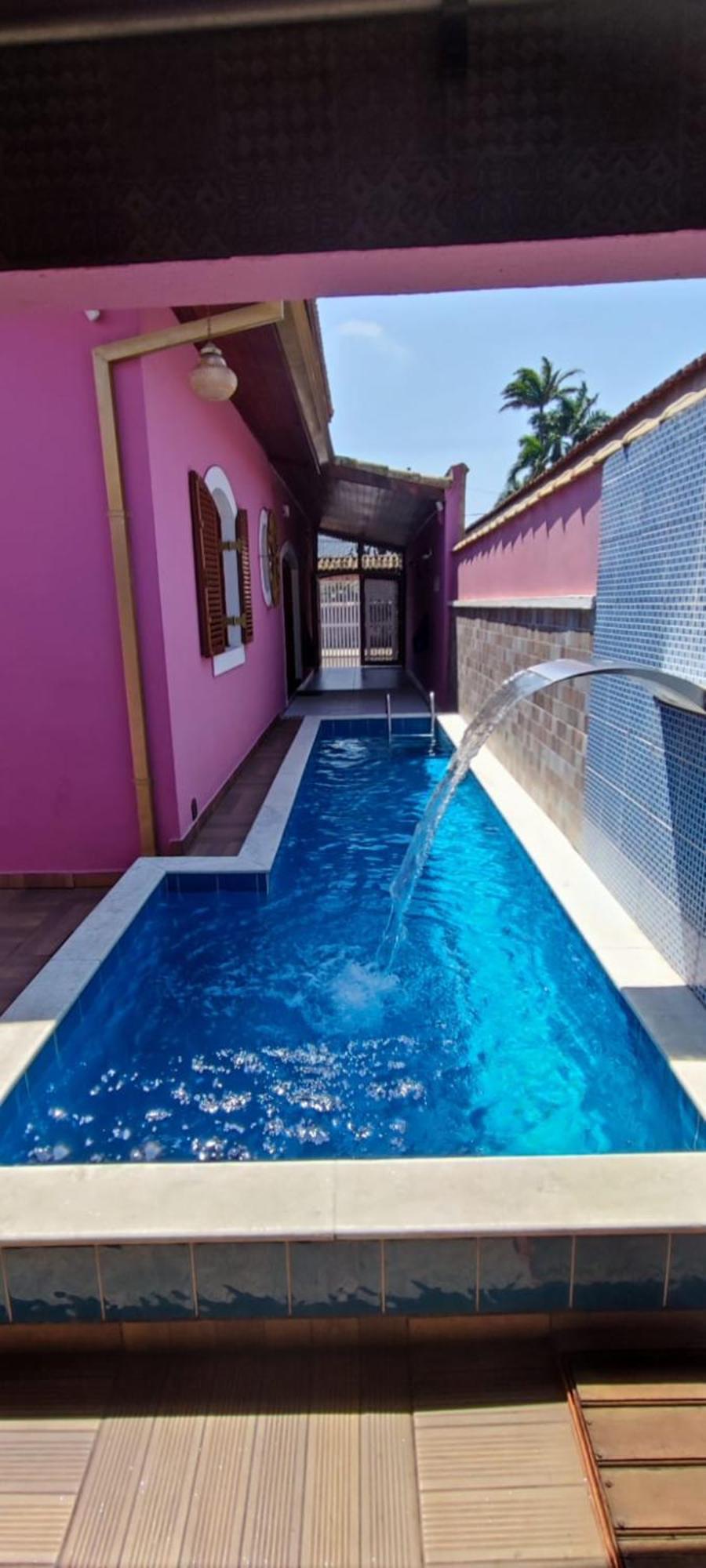 Casa Rosa de Peruíbe - Casa de Temporada 3 dormitórios, 10 hóspedes, piscina, wi-fi, netflix, 800 metros da praia Exterior foto